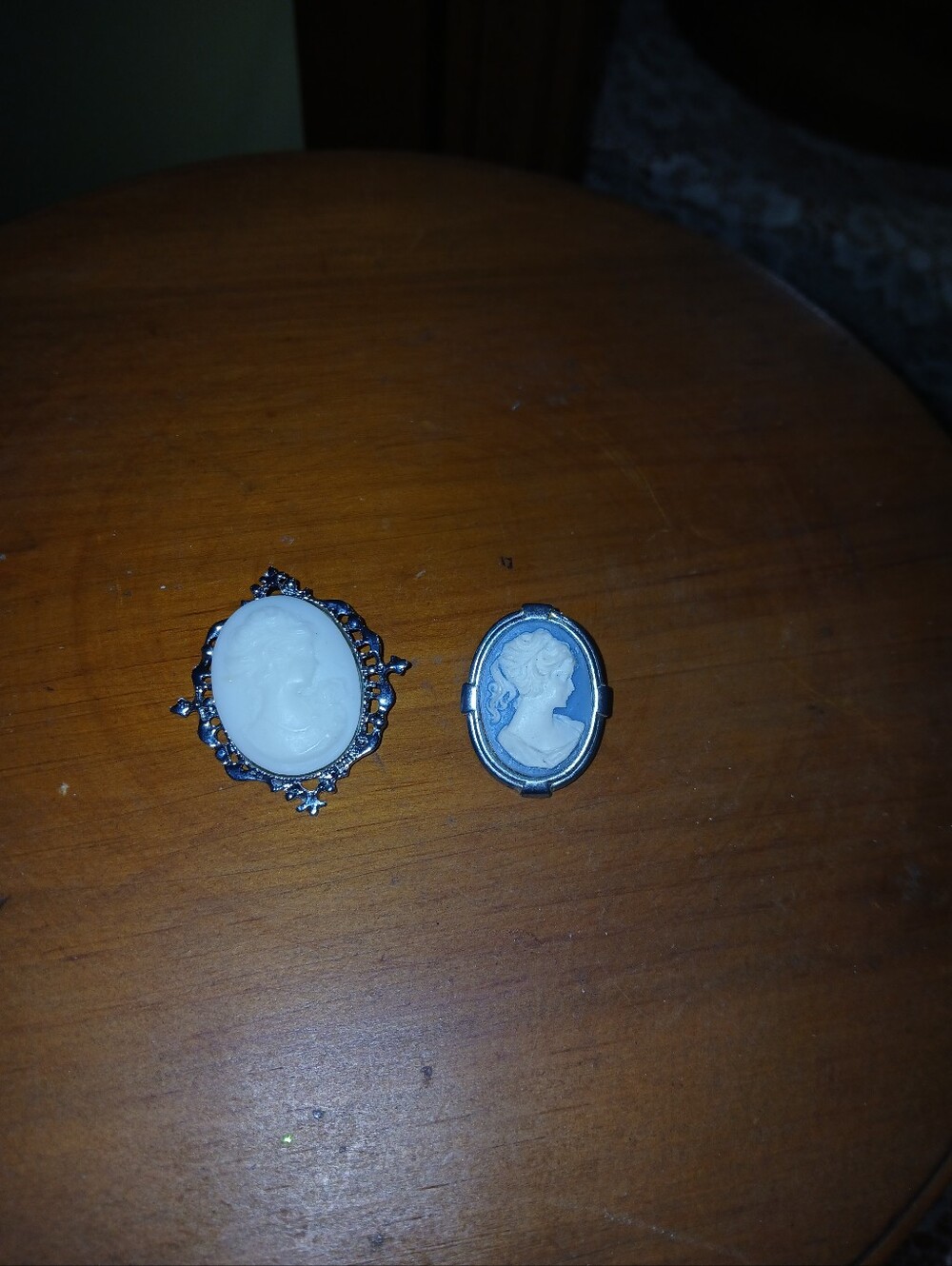 Lot of 2 Costume Cameo Brooches – Oval Portrait Cameos - Picture 4 of 6